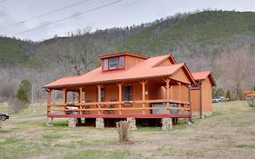 Hot Springs Getaway With Hot Tub And River Access!